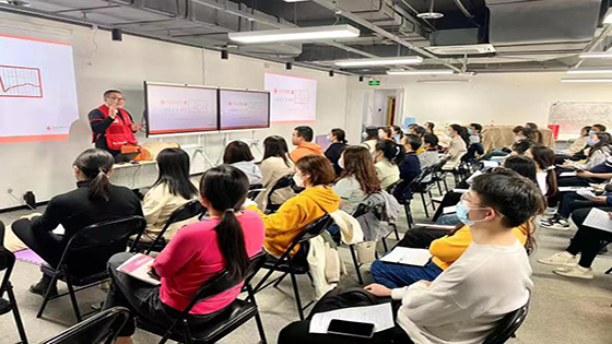 �䰮���� �徲�Ȼ������ڲ�tengbo9885������Ϣ����������չCPR&AED������ѵ